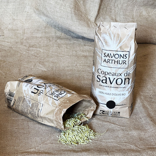 Copeaux de savon pour recettes de lessive maison. Huile d'olive bio