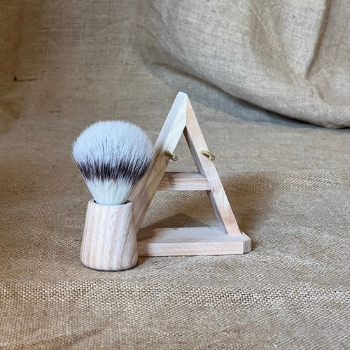 Accessoires rasage naturel. Artisanat local en bois de forêts responsables.